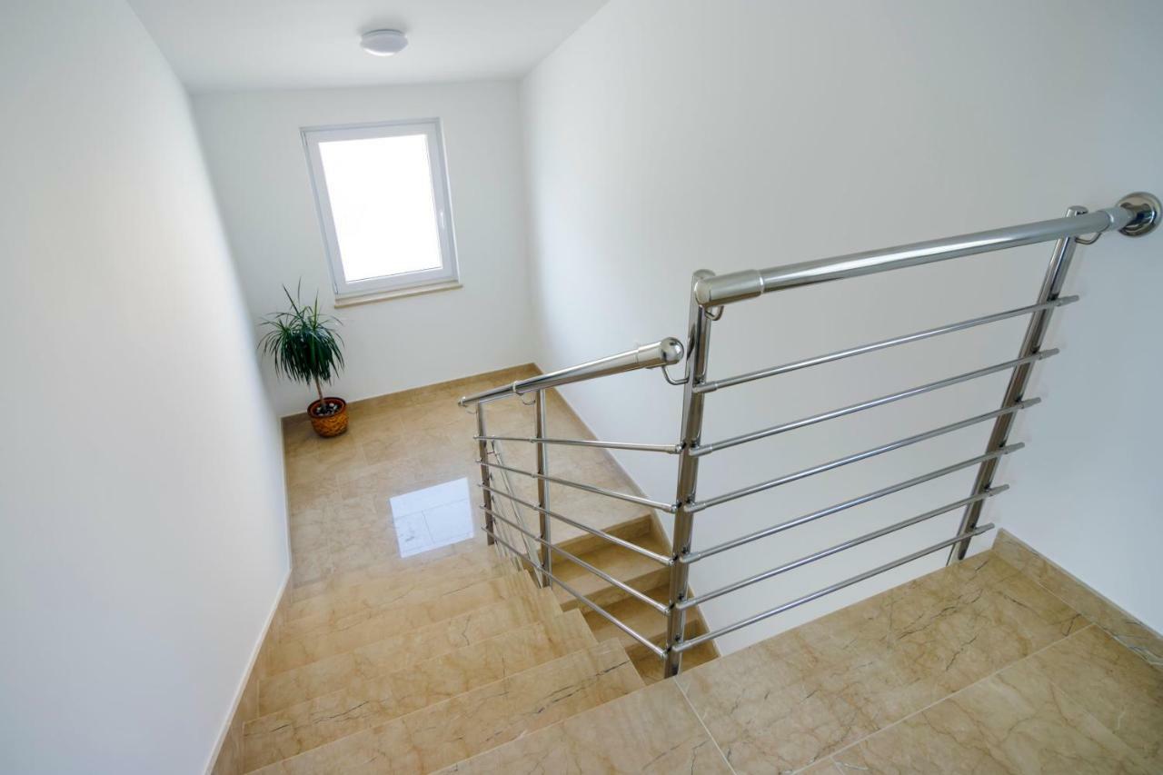 Apartmani Ticinovic Omis Exterior photo